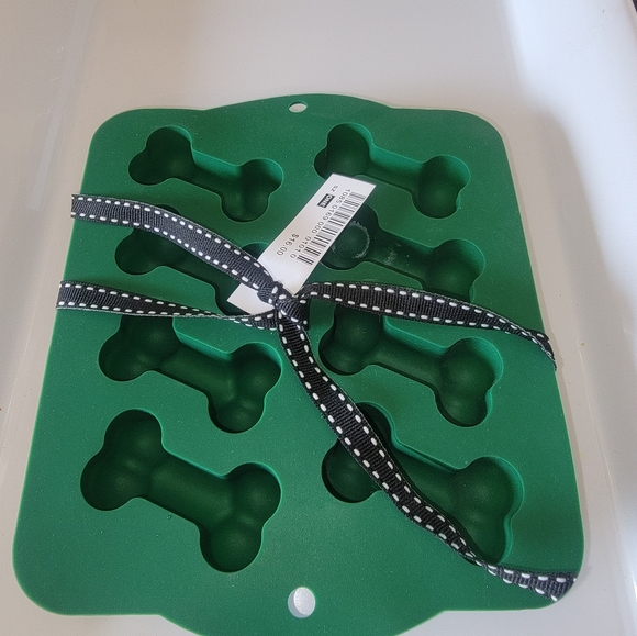 New Dog Bone Silicone Tray Pan Mold - Picture 3 of 3